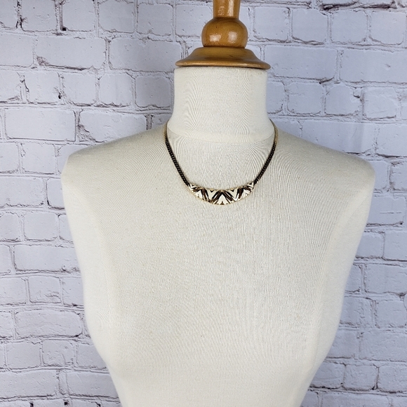 Avon Gold and White Geometric Necklace - Picture 4 of 8